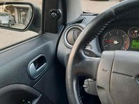 Usata Ford Fiesta Ghia 67 CV (49 kW) 2007 Nero Utilitaria