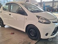 Usata Toyota Aygo Active 68 CV (50 kW) 2013 Bianco Utilitaria