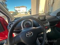 Usata Toyota Aygo 68 CV (50 kW) 2011 Rosso Utilitaria