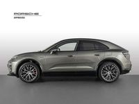 Usata Porsche Macan Turbo 469 kW (639 CV) 2024 Verde aventurine metallizzato SUV