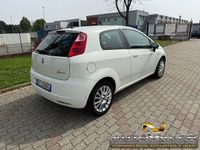 Usata Fiat Grande Punto Dynamic 77 CV (56 kW) 2009 Bianco Utilitaria