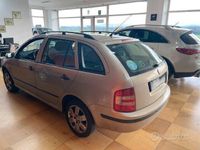 usata Skoda Fabia 2005 1.4 BENZINA NEOPATENTATI