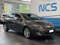 Usata Opel Astra Cosmo 140 CV (102 kW) 2011 Grigio Berlina