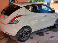 Usata Lancia Ypsilon 95 CV (69 kW) 2016 Bianco Utilitaria