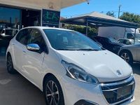 Gebraucht Peugeot 208 Allure 75 PS (55 kW) 2017 Weiß Kleinwagen