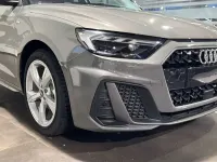 Nuova Audi A1 Sportback S-Line 116 CV (85 kW) 2026 Grigio chronos / tetto nero my Utilitaria