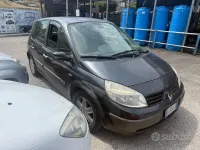 Usata Renault Scénic II 106 CV (77 kW) 2006 Grigio Monovolume