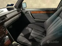 Usata Mercedes 200 122 CV (89 kW) 1991 Grigio Berlina