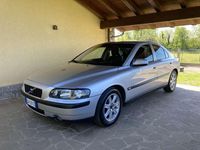 Usata Volvo S60 140 CV (102 kW) 2002 Argento Berlina