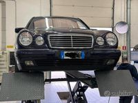 Usata Mercedes E300 Avantgarde 177 CV (130 kW) 1998 Blu Berlina