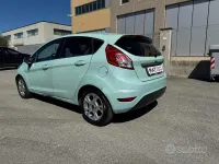 Usado Ford Fiesta 75 HP (55 kW) 2016 Verde Citadino
