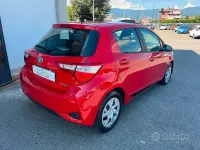Usata Toyota Yaris Hybrid Active 73 CV (53 kW) 2018 Rosso Berlina