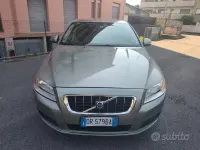 Usata Volvo V70 185 CV (136 kW) 2008 Grigio Station wagon