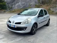 Usata Renault Clio II 68 CV (50 kW) 2006 Grigio Berlina