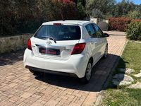 Usata Toyota Yaris Active 69 CV (50 kW) 2016 Bianco Berlina