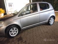 Usata Toyota Yaris 75 CV (55 kW) 2004 Grigio Utilitaria