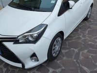Usata Toyota Yaris 68 CV (50 kW) 2015 Bianco Utilitaria