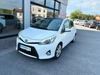 Usata Toyota Yaris Hybrid Style 75 CV (55 kW) 2013 Bianco Berlina