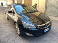 Usata Opel Astra Cosmo 110 CV (80 kW) 2010 Nero Berlina