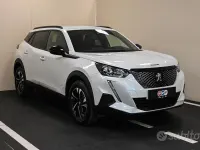 Usata Peugeot 2008 Active 101 CV (74 kW) 2023 Bianco SUV