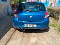 Usata Renault Clio III 101 CV (74 kW) 2010 Blu Berlina