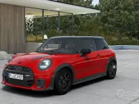 Nuova Mini John Cooper Works 156 CV (114 kW) 2026 Chili red ii Utilitaria