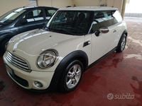 Usata Mini ONE 65 CV (47 kW) 2012 Beige Utilitaria