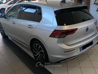 Usata VW Golf VIII Life 110 CV (80 kW) 2024 Argento Berlina