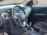 Usata Lancia Delta 120 CV (88 kW) 2012 Grigio Utilitaria