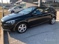 Usata Volvo V40 120 CV (88 kW) 2017 Nero Station wagon