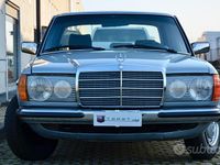 Usata Mercedes 240 72 CV (52 kW) 1982 Blu Berlina