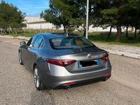 Usata Alfa Romeo Giulia 180 CV (132 kW) 2016 Grigio Berlina