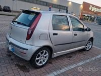 Usado Fiat Punto 60 CV (44 kW) 2001 Gris Utilitario