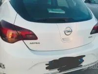 Usata Opel Astra 110 CV (80 kW) 2013 Bianco Berlina