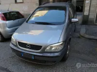 Usata Opel Zafira Club 101 CV (74 kW) 2004 Grigio metallizzato Monovolume