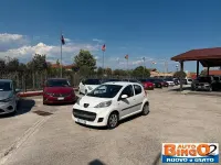 Usata Peugeot 107 Active 68 CV (50 kW) 2012 Bianco Utilitaria