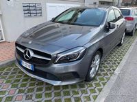 Usata Mercedes A180 109 CV (80 kW) 2016 Grigio Berlina