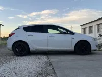 Usata Opel Astra 95 CV (69 kW) 2011 Bianco Berlina