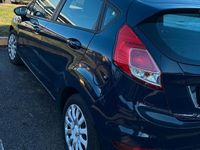 Usata Ford Fiesta 92 CV (67 kW) 2015 Blu Berlina