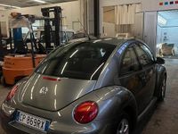 Usata VW New Beetle 101 CV (74 kW) 2004 Grigio Utilitaria