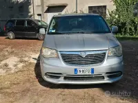 Usata Lancia Voyager 163 CV (119 kW) 2012 Grigio Monovolume