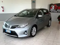 Usata Toyota Auris Lounge 90 CV (66 kW) 2014 Grigio Berlina