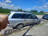 Begagnad Ford Focus 90 HK (66 kW) 2002 Grå Kombi