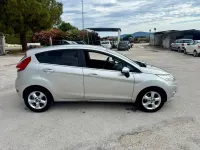 Usata Ford Fiesta Titanium 68 CV (50 kW) 2011 Argento Berlina