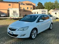 Usata Opel Astra 125 CV (91 kW) 2011 Bianco Berlina