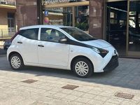 Usata Toyota Aygo Connect Style 72 CV (52 kW) 2021 Bianco Utilitaria