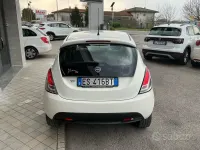 Usata Lancia Ypsilon 69 CV (50 kW) 2013 Bianco Utilitaria