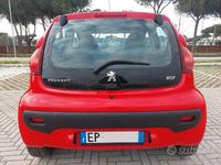 Usata Peugeot 107 68 CV (50 kW) 2013 Rosso Utilitaria