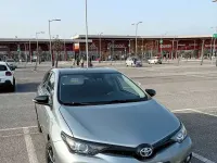 Usata Toyota Auris Hybrid Edition 99 CV (72 kW) 2018 Grigio Berlina