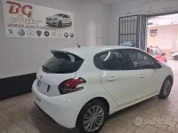 Usata Peugeot 208 Allure 75 CV (55 kW) 2017 Bianco Utilitaria